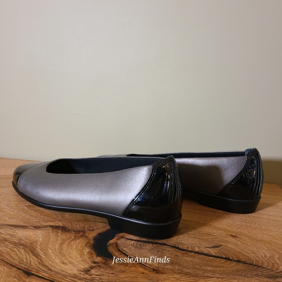 SAS Women's Flats in Black and Gray - Picture 5 of 13